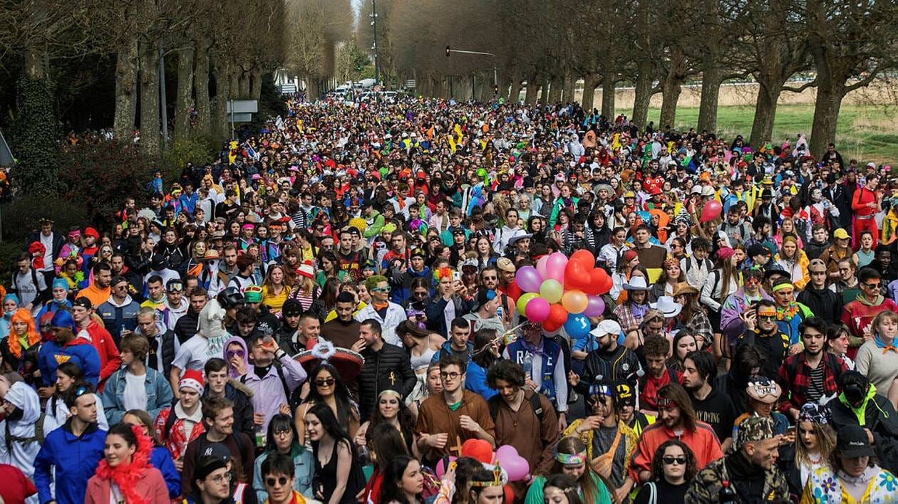 Image du défilé du Carnaval Étudiant de Caen